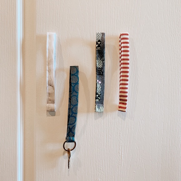 Blue & Gold Dots Keychain - Picture 3 of 5